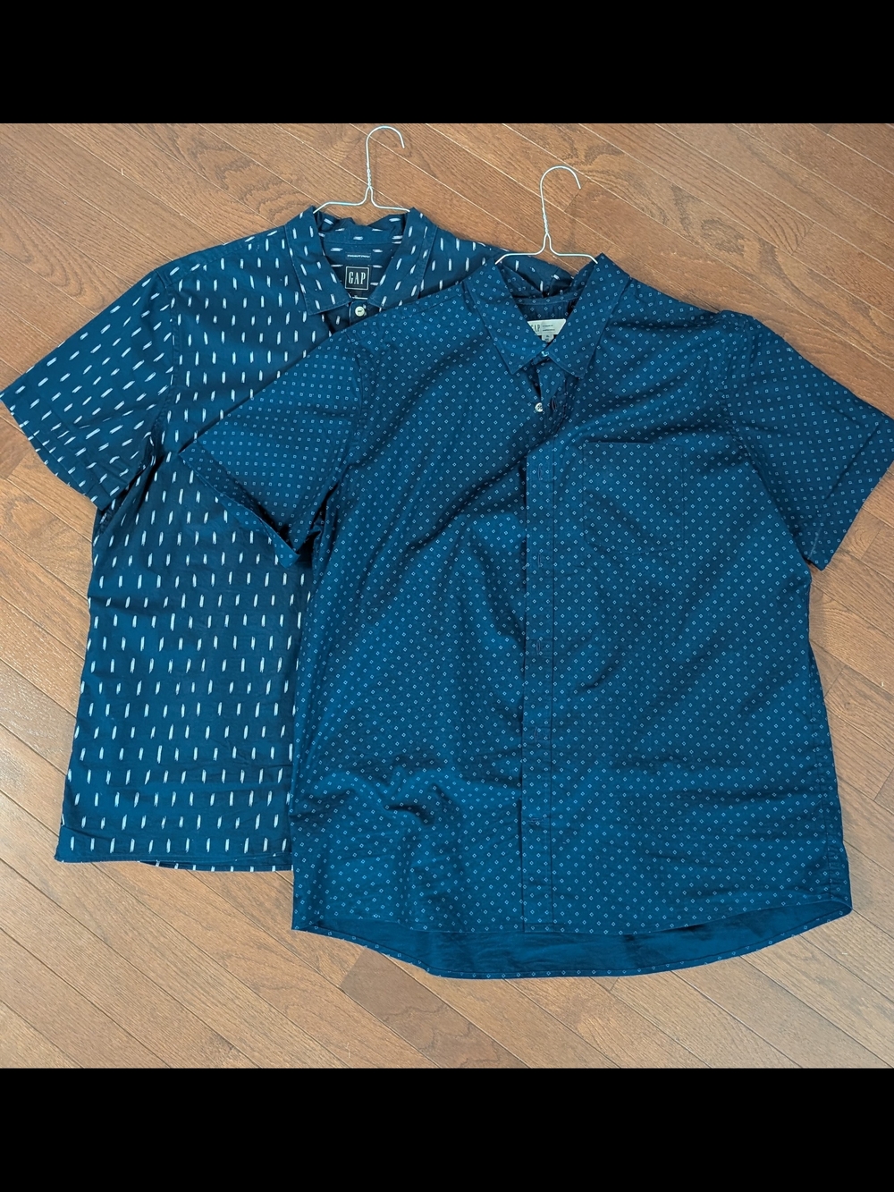 GAP: Men’s Blue Short-Sleeve Patterned Button-Down Shirts (Set of 2)